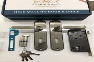 Cách sửa khóa cửa tay gạt khoa bosca